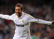 开云体育视频直播-赛道风暴，雷诺车队强势碾压阿斯顿马丁，汉密尔顿状态火热再创传奇